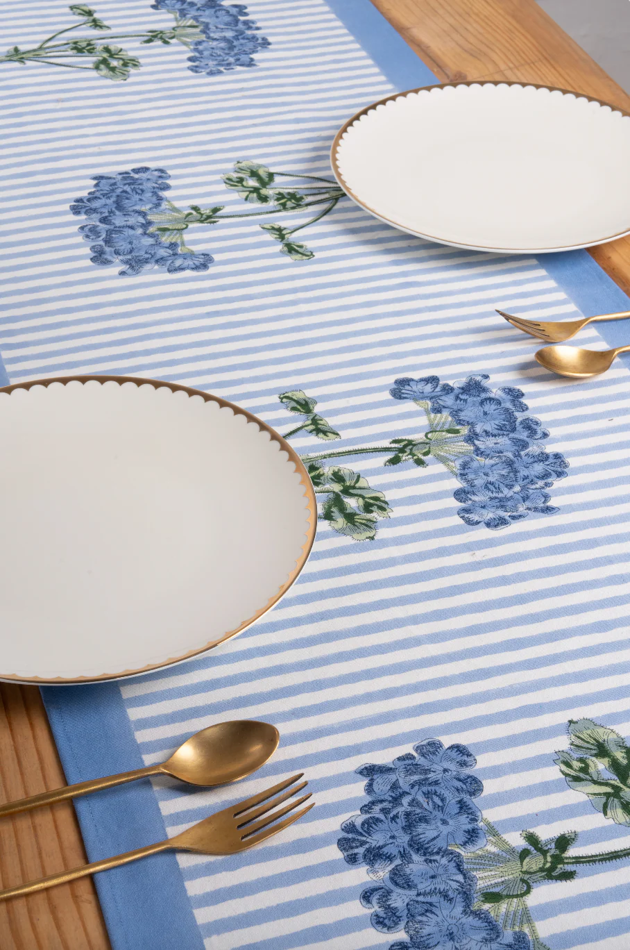 Blue Hydrangea Tablerunner - Image 2