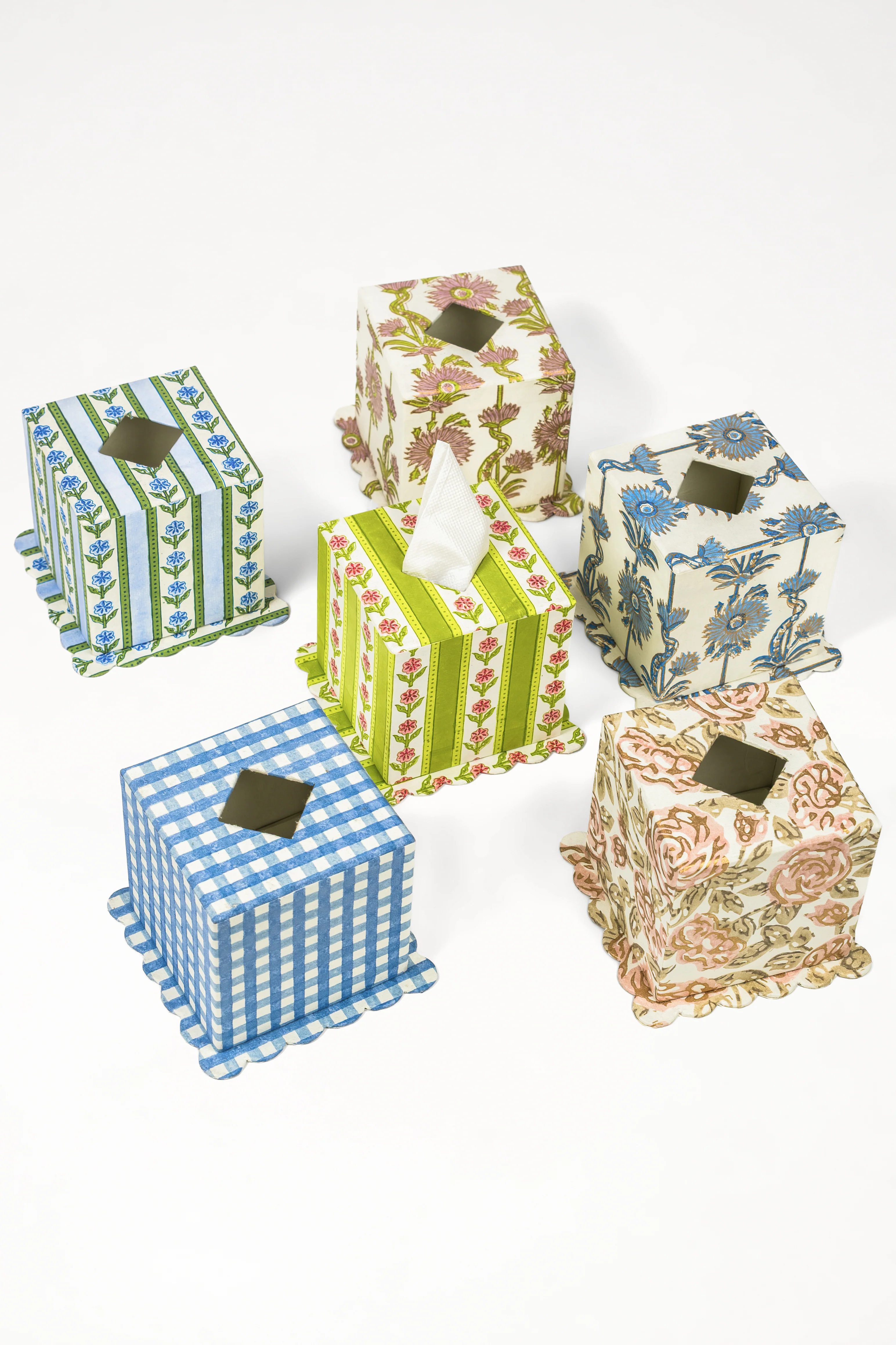 Blockprint Scallop Tissue Box Cover in Rose Garden - Image 4