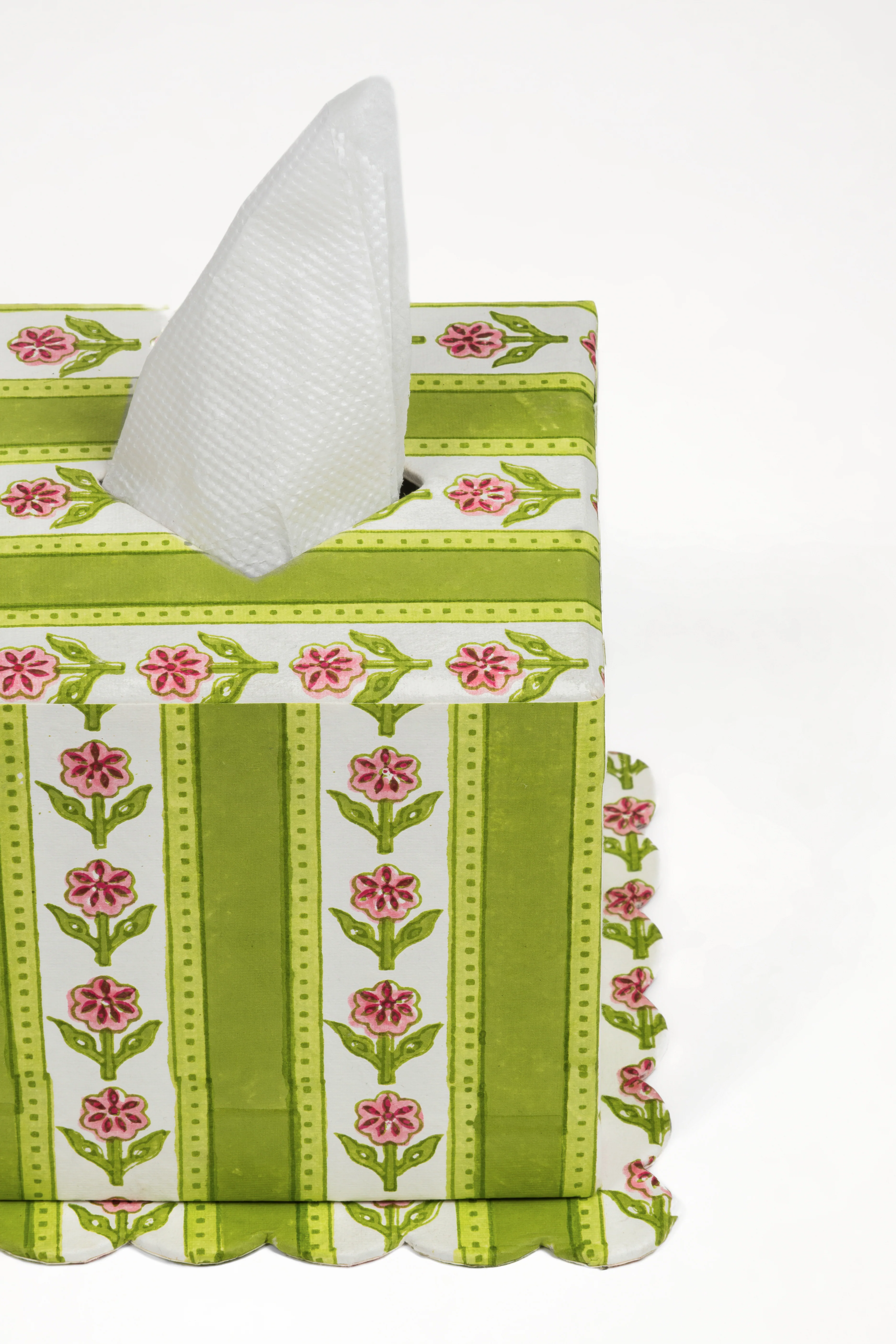 Cottage Garden Blockprint Scallop Tissue Box Cover in Green - Image 2