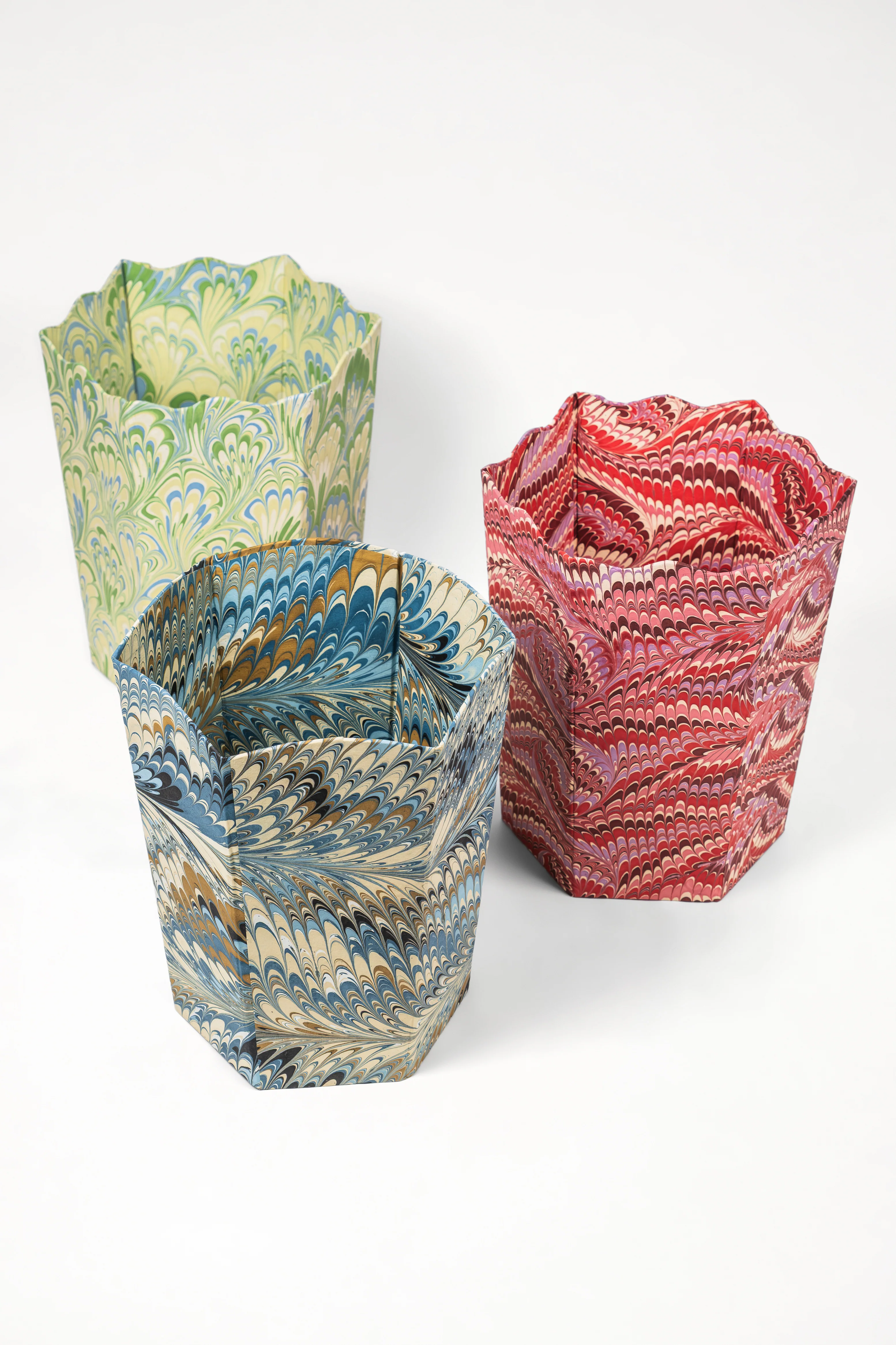 Hand-Marbled Scallop Waste Bin / Storage Bin in Nila Feathers - Image 4