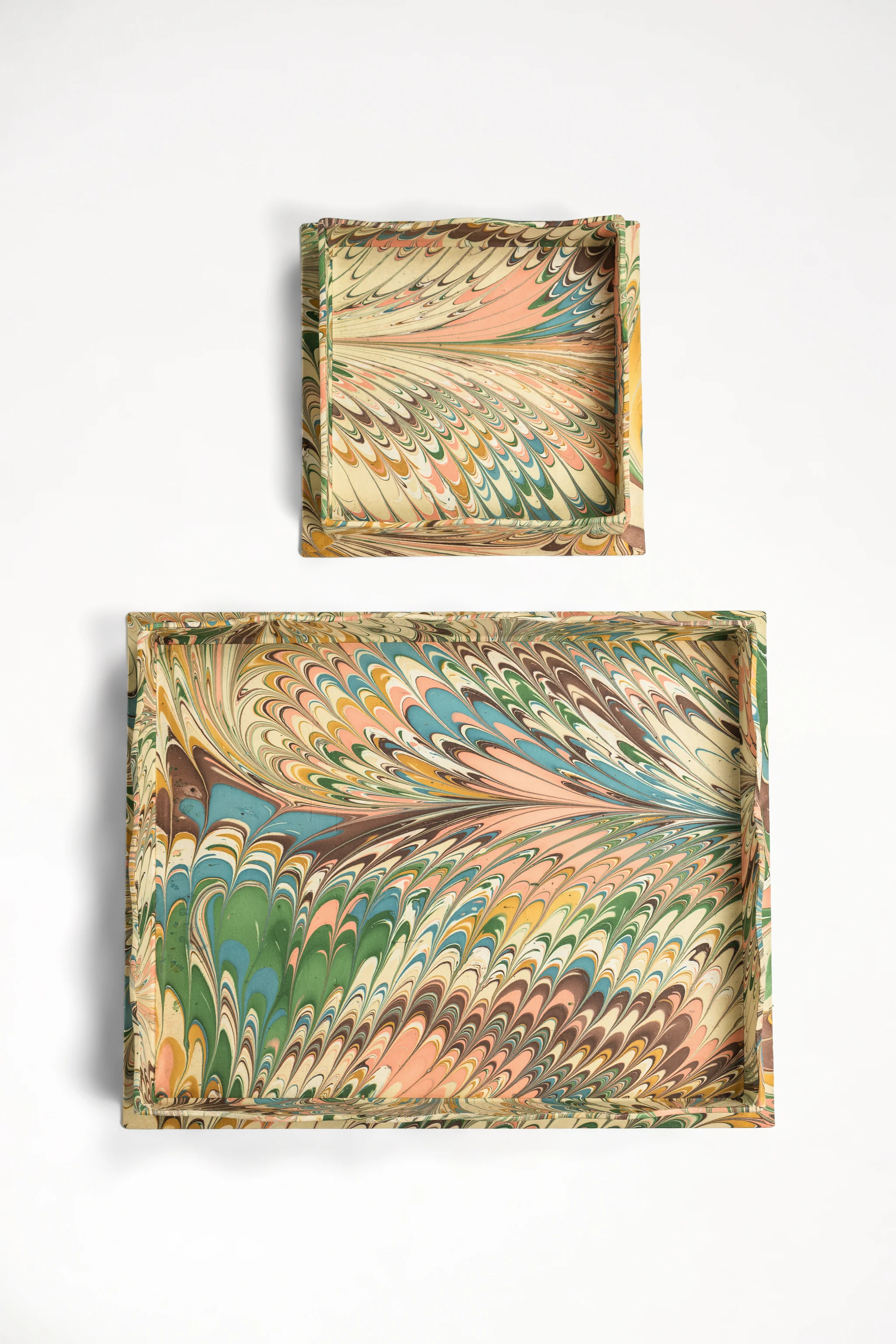 Nesting Scalloped Hand-Marbled Trays in Flatiron Feathers - Image 2