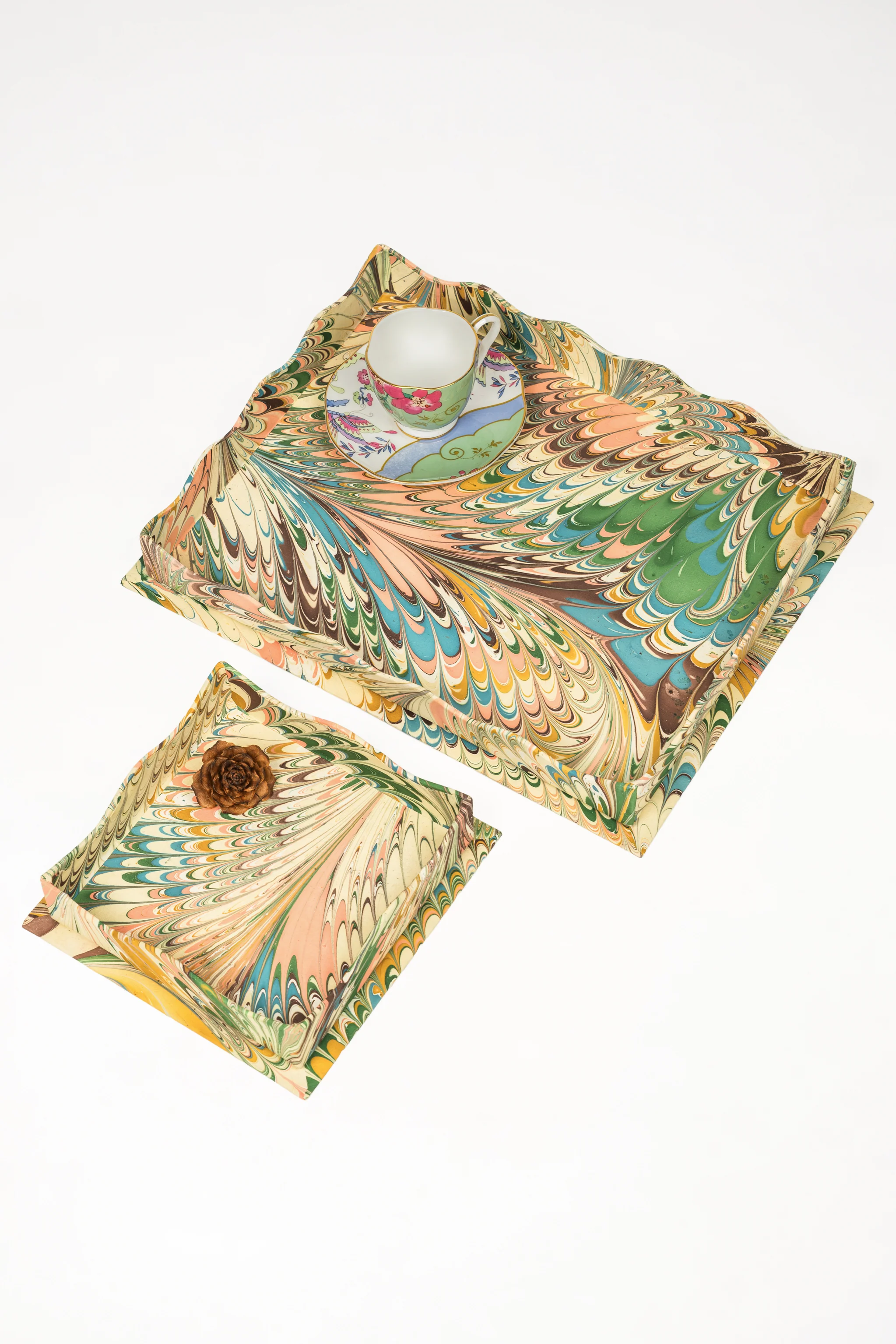 Nesting Scalloped Hand-Marbled Trays in Flatiron Feathers - Image 3