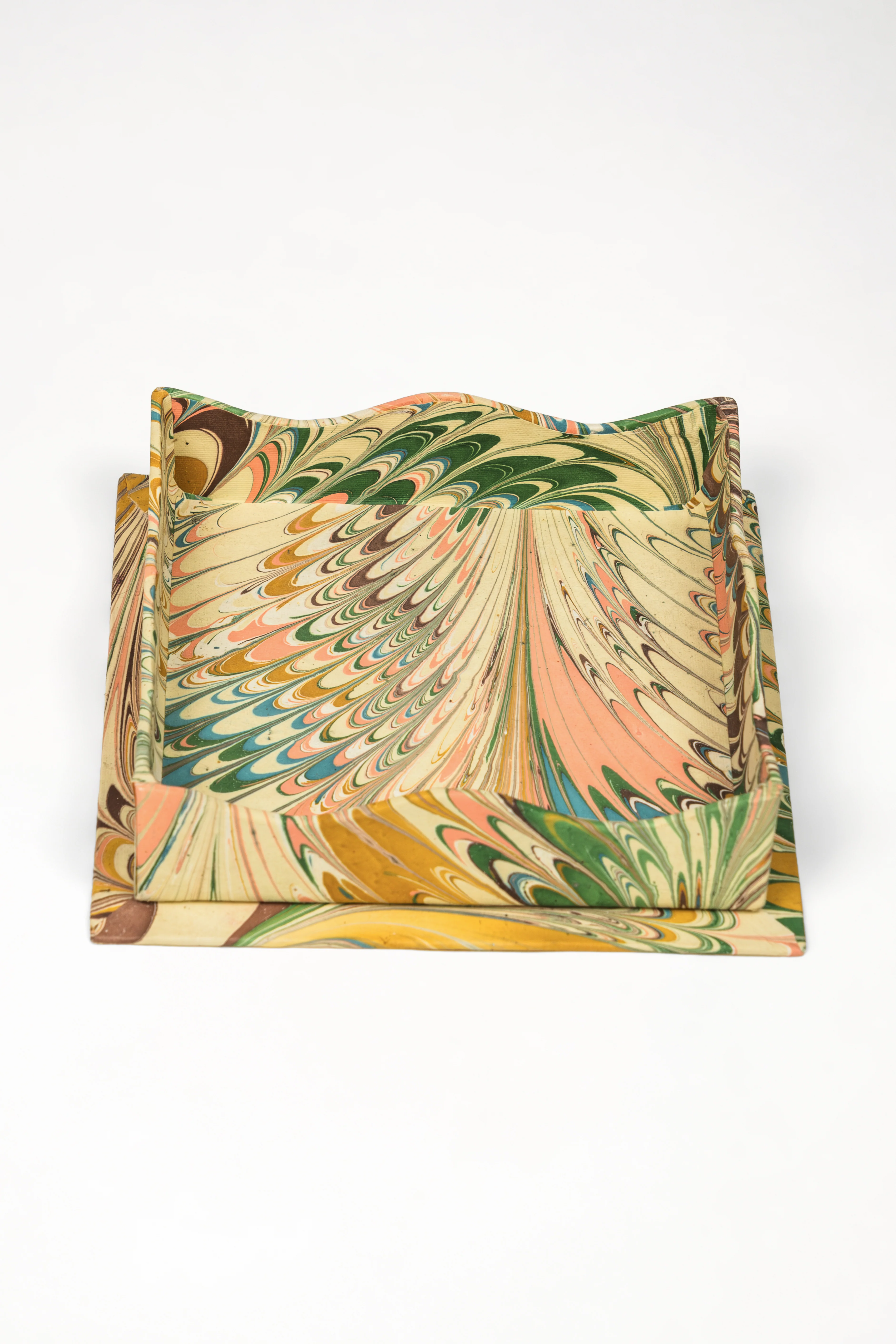 Nesting Scalloped Hand-Marbled Trays in Flatiron Feathers - Image 4