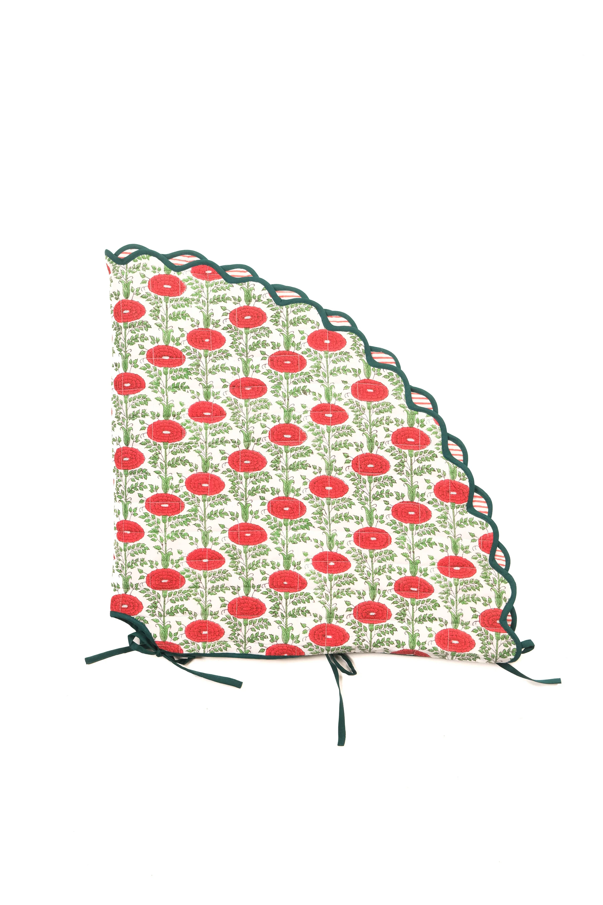 Scalloped Blockprint Quilted Tree Skirt in Araminta Green - Image 3
