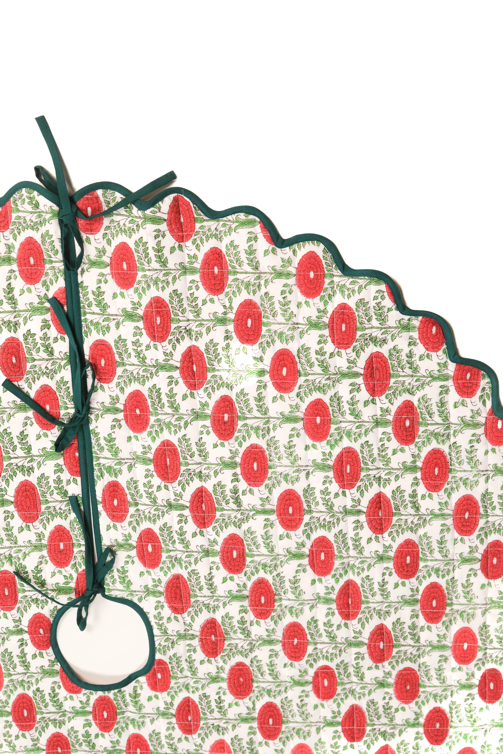 Scalloped Blockprint Quilted Tree Skirt in Araminta Green - Image 4